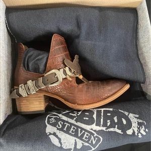 Freebird Blade Cognac Croc BNIB Size 8